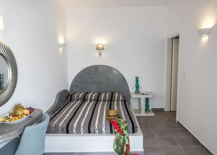 Remvi Hotel Firostefani