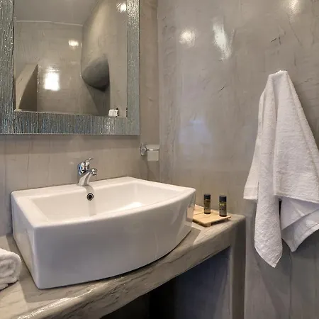 Remvi 3* פירוסטפני