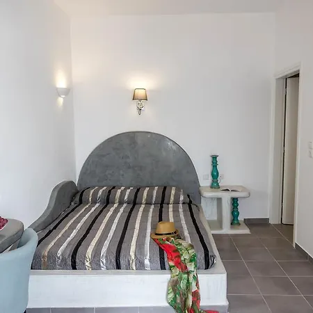 Remvi Hotel Firostefani